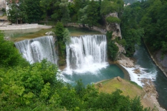 [Jajce'de şelale... Fotoğraf: Ahmet Kemal Baysak]