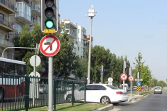 Daha kaç tabela gerekli? (Fotoğraf: Saadet Erciyas)