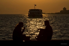 Kordon'da sohbet, muhabbet... Fotoğraf: Atilla Özdemir...