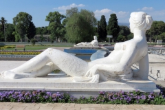 Kültürpark... Yatan kadınlar... Fotoğraf: Hüseyin Erciyas