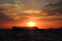 Gün batımında Körfez teknesi... Fotoğraf: Esat Erçetingöz